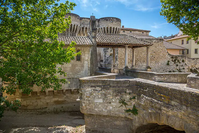 ville de pernes les fontaines