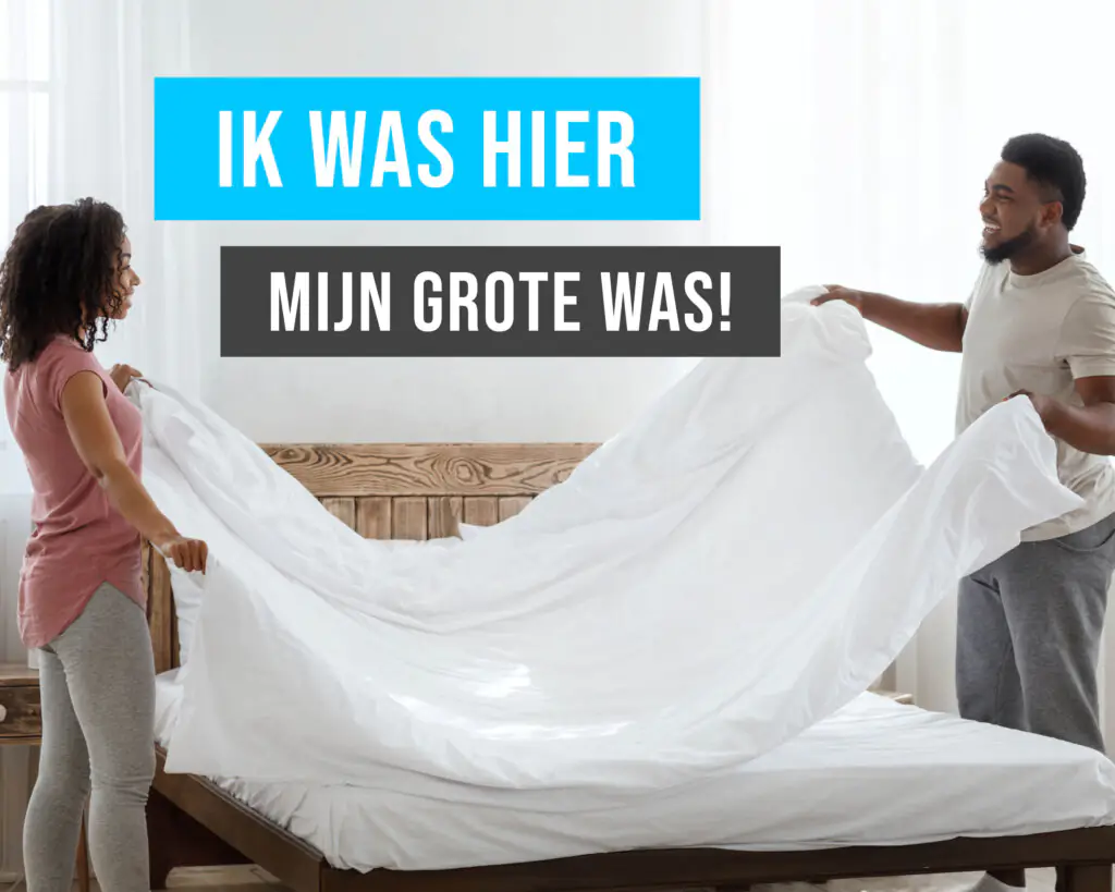 Twee mensen maken samen een schoon bed op na het dekbed wassen in een wasserette. Op de afbeelding staat de tekst: 'IK WAS HIER MIJN GROTE WAS!
