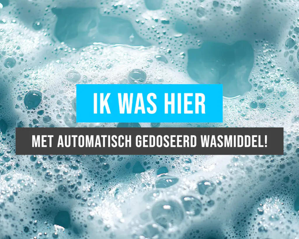 Zeepbellen in blauwe vloeistof met de tekst ‘Ik was hier met automatisch gedoseerd wasmiddel!’